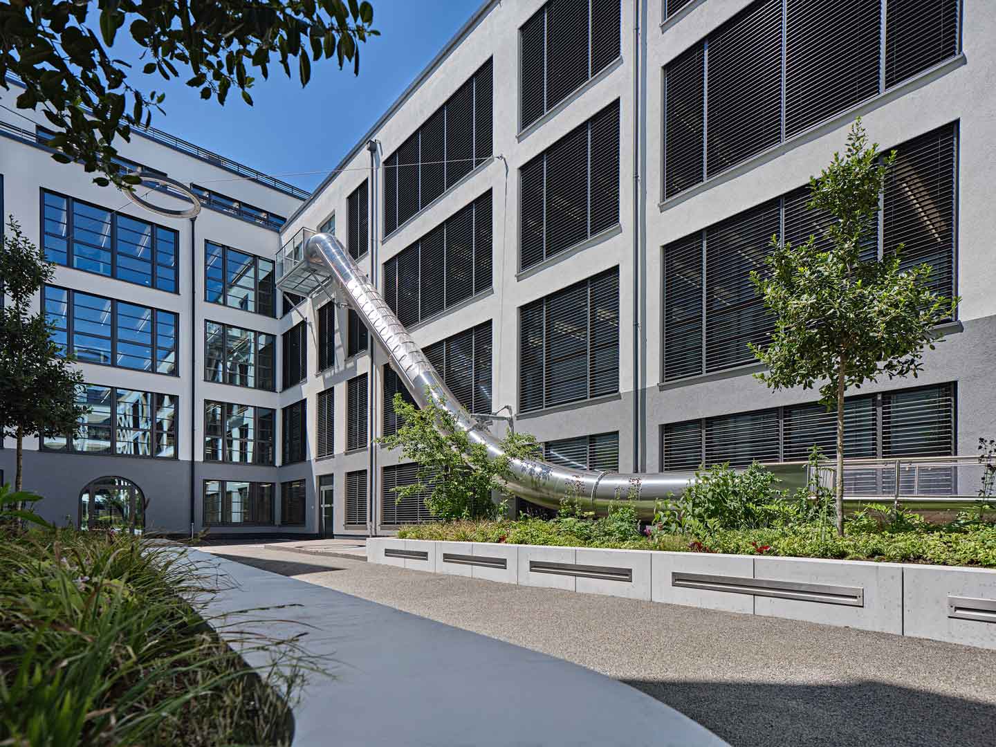 Oliv Architekten M8 Courtyard with slide